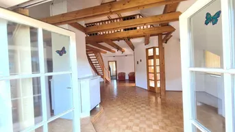 Expose Galeriewohnung auf zwei Ebenen - eigene Garage - Balkon in den Innenhof - sehr gute Infrastruktur