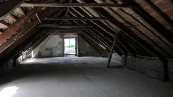 Expose Exklusives Immobilienangebot in der Grazer Innenstadt – Rohdachboden mit ausgebauter Wohnung
