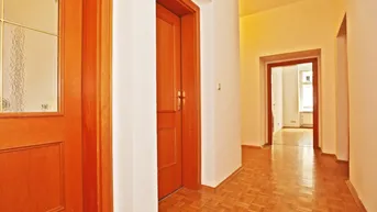 Expose Gut aufgeteilte 3 Zimmer Altbauwohnung in ruhiger Seitenstraße Nähe Finanzamt Graz - alle Zimmer extra begehbar.
