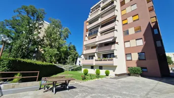 Expose Helle 3-Zimmer-Wohnung mit Loggia und traumhaftem Ausblick in TOP-Lage