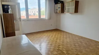 Expose 2,5-Zimmer-Wohnung mit Loggia und Potenzial - Nähe FH