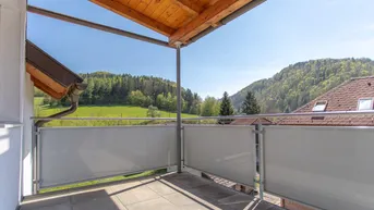 Expose Loich - moderne 4 Zimmer Dachgeschosswohnung
