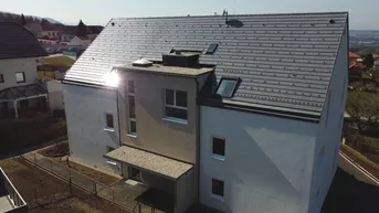 Expose Geförderte 2-Zimmer Starterwohnung im Dachgeschoss in Behamberg - Kaufoption!