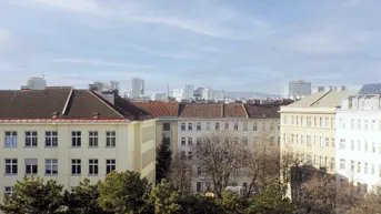 Expose Panorama-Genuss: Terrassenblick über die Dächer Wiens