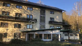 Expose Ehemaliges Hotel in Thermennähe wartet auf Wiederbelebung durch Sie