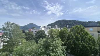 Expose Über den Dächern Salzburgs I Wohnen mit Weitblick im 2-Zimmer-DG-Apartment mit Balkon und Parkplatz