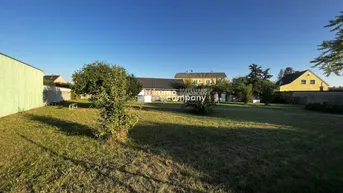 Expose AUFGESCHLOSSENES BAUGRUNDSTÜCK - ruhige Stadtrandlage - zwei Grundstücke vorhanden - pro Grundstück zwei Wohneinheiten möglich