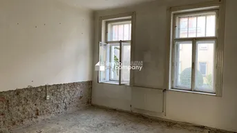 Expose Großzügige Altbauwohnung mit Potential in zentraler Lage - Sanierungsobjekt in 1150 Wien