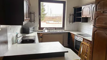 Expose Exklusives Einfamilienhaus mit großem Garten, Pool und vielseitigem Keller in ruhiger Lage in Wiener Neustadt