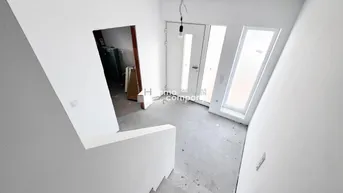 Expose MODERNE DOPPELHAUSHÄLFTE in Sollenau: 4 Zimmer, Garten, 2 Bäder und Fußbodenheizung!