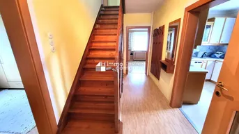 Expose Frei sein! 5 Zimmer Schmuckstück in Ruhelage mit nur einem direkten Nachbarn gegenüber sucht ...
