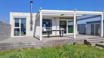 Expose Weekend-Bungalow / modernes Wohnen am Wasser mit Terrasse &amp; Klimaanlage