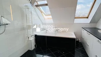 Expose Luxuriöse zweistöckige Wohnung mit atemberaubendem Stadtblick + Balkon und geräumiger Terrasse! 15. Bezirk! U3