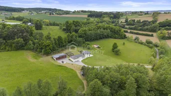 Expose Modernes Wohnparadies in Alleinlage mit Gästehaus, Halle, Weinkeller &amp; mehr – ca. 62.000 m² Grundstück - davon ca. 10.000 m² Bauland!!
