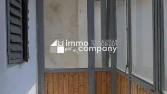 Expose Zwei Wege, ein Zuhause -sanierungsbedürftiges Haus mit großem Garten