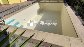 Expose Wohlfühloase in 1220 Wien: Gepflegtes Einfamilienhaus mit Pool, Balkon, Terrasse &amp; Carport!