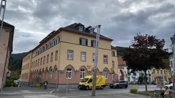 Expose Büro mit toller Aussicht im Postgebäude am Hauptplatz in Bruck zu vermieten!