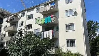 Expose * Zentrale top aufgeteilte 4 Zimmer mit Parkplatz und zwei Balkonen ins Grüne! *