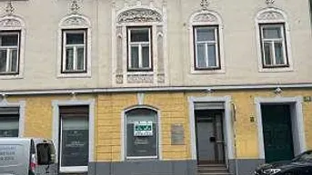 Expose * Sehr helle Praxis oder Büroräumlichkeiten im Erdgeschoss mit eigenem Eingang - perfekte Lage *