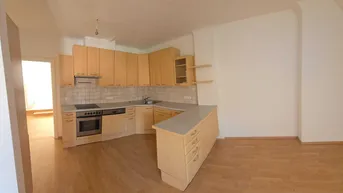 Expose * Gepflegte ruhige Maisonette in top zentraler Lage mit Balkon und Parkplatz! *