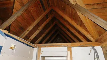 Expose Kleines Haus im Ort zum Fertigstellen