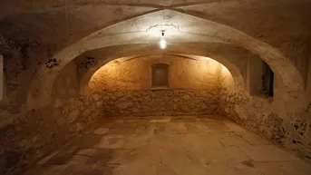 Expose Historischer, renovierter Keller mit eigenem Außeneingang!