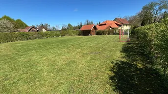 Expose SEHR SCHÖNES Grundstück für IHR TRAUMHAUS - EBEN - SONNIG - RUHIG - RASCH auf der Autobahn !