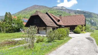 Expose Romantisches, liebevolles Holzblockhaus in SONNIGER Lage mit schönen Ausblicken - GROSSES BAUGRUNDSTÜCK am Ortsrand!