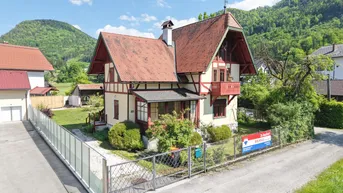 Expose ROMANTISCHES Haus mit schönem Grundstück in RUHIGER Zentrumslage DIREKT am Bach mit Bachzugang !