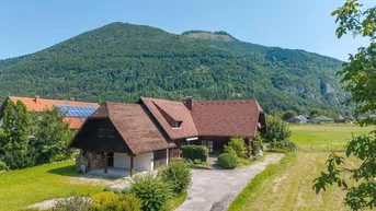 Expose SONNIG WOHNEN im HOLZBLOCKHAUS mit schönen AUSBLICKEN - GROSSES BAUGRUNDSTÜCK am Ortsrand!