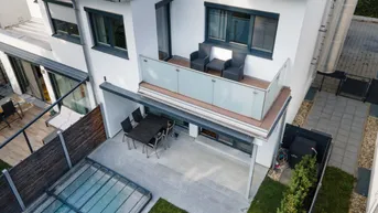 Expose IHR SOMMERREFUGIUM:- EDLES REIHENHAUS MIT POOL UND STELLPLATZ in ruhiger LAGE