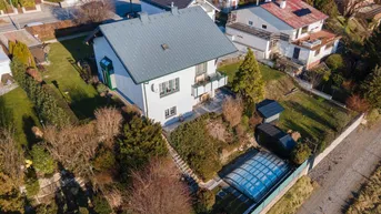 Expose ENTZÜCKENDES EINFAMILIENHAUS MIT FERNSICHT UND POOL