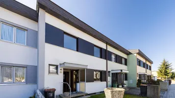 Expose NEUER PREIS: Gemütliches Reihenhaus in Vöcklabruck mit Garten, Balkon und Garage - für nur € 345.000