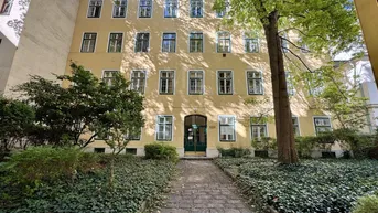 Expose Sanierte Altbauwohnung - direkt hinterm Rathaus