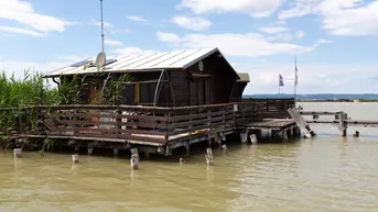 Expose Wirtschaftlich abbruchreife Seehütte in traumhafter Lage am offenen See
