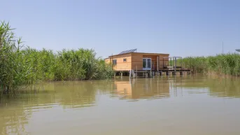 Expose Flachdachhütte in traumhaft ruhiger Lage am offenen See
