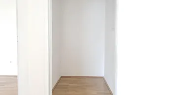 Expose ERSTBEZUG 4-Zimmer-Wohnung mit Terrasse und Garten, Top 1