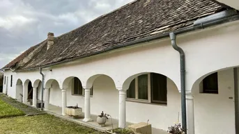 Expose ARKADENBAUERNHAUS SUCHT IDEALISTEN, KÜNSTLER, ROMANTIKER