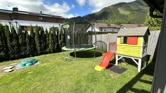 Expose 5751 Maishofen/Mitterhofen ; attrakive, gepflegte Haushälfte mit Eigengarten, 4 Schlafzimmer,Carport, Wintergarten!