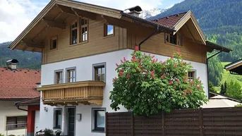 Expose 5741 Neukirchen: sehr gepflegtes, geräumiges Einfamilienhaus mit viel Potential in Zentrumsnähe ! Garage, Einliegerwohnung ! Carport !