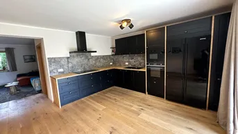 Expose 5760 Saalfelden: neu renoviertes Zweifamilienhaus in zentraler, ruhiger Lage von Saalfelden mit 2 Wohneinheiten, unterkellert, 2 Garagen und großem Garten