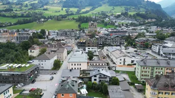 Expose Wo Berge flüstern und die Stadt pulsiert - Stilvoll wohnen in zentraler- u. ruhiger Lage im Herzen von St. Johann/ Pg.