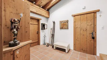 Expose K-Stil Landhausvilla am Golfplatz mit 2 Einheiten