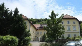 Expose Herrliches 2 Zimmer – Dachgeschoßeigentum mit Terrasse in absoluter Ruhelage in Klosterneuburg