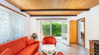 Expose Zweifamilienhaus mit großem Garten, KFZ-Stellplätzen, Carport und Garage