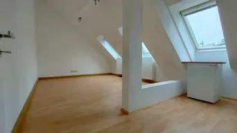 Expose ! Nettes, helles 1 1/2 Zimmer Dachstudio - Hofruhelage, U4/6 Nähe !