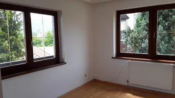 Expose Eine 3- Zimmer- Wohnung mit Balkon im 1. Stock und ein Gärtchen