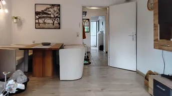 Expose Eine komplett neu adaptierte 3-Zimmer-Wohnung mit Eckbalkon und Traunstein Blick.
