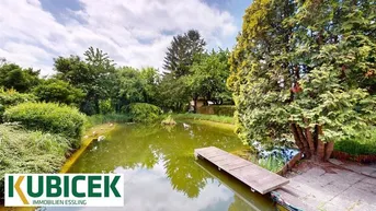Expose Kleine Villa, großer Schwimmteich.