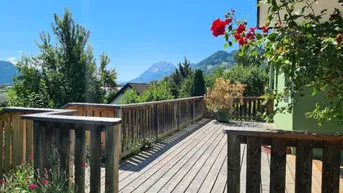 Expose Wohnhaus mit Terrasse, Balkon, Garten und Garage